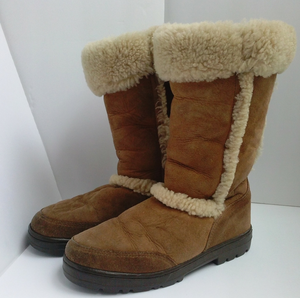Uggs 9 (med.tan color)